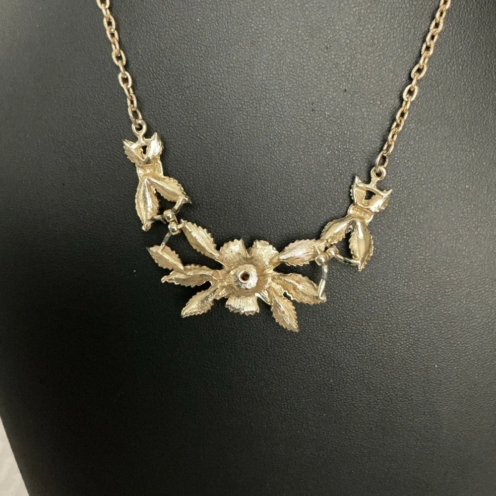 A&B Mfg. Co. Floral Wreath Vintage Gold Tone Choker
